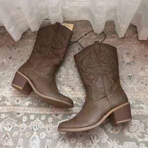 NWT W 8 Charles Albert Brown Mid-Calf Western Block Heel Boots